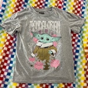 Star Wars Grogu Mandalorian Grey Floral Tee size XS